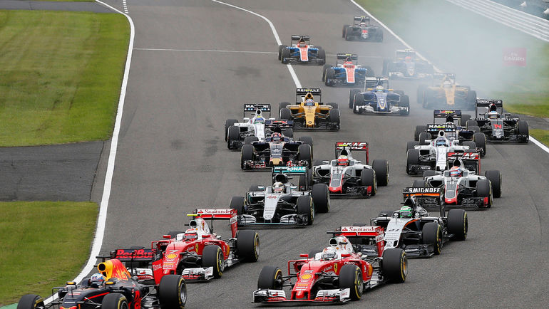 Сегодня. Сузука. Льюис Хэмилтон стартовал не самым удачным образом. Фото REUTERS Сегодня. Сузука. Льюис Хэмилтон стартовал не самым удачным образом. Фото REUTERS