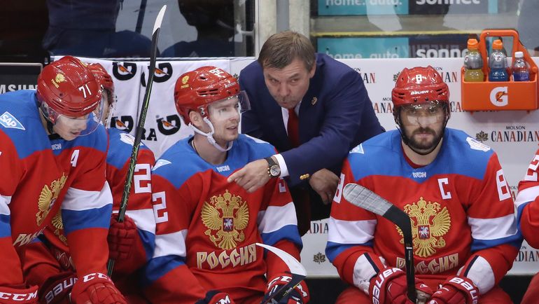 Олег ЗНАРОК и его подопечные - Александр ОВЕЧКИН (справа), Евгений КУЗНЕЦОВ (№92) и Евгений МАЛКИН (№11) - на Кубке мира. Фото AFP Олег ЗНАРОК и его подопечные - Александр ОВЕЧКИН (справа), Евгений КУЗНЕЦОВ (№92) и Евгений МАЛКИН (№11) - на Кубке мира. Фото AFP