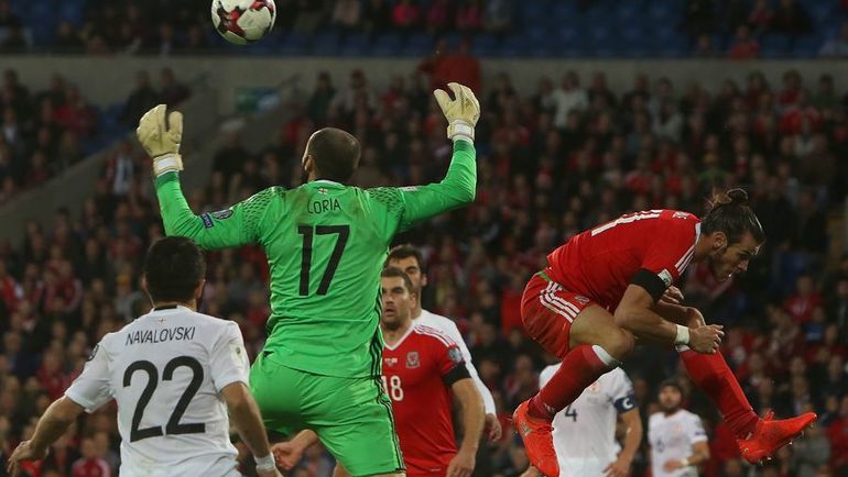 Воскресенье. Кардифф. Уэльс - Грузия - 1:1. Давид ЛОРИЯ (№17) и Гарет БЭЙЛ. Фото AFP Воскресенье. Кардифф. Уэльс - Грузия - 1:1. Давид ЛОРИЯ (№17) и Гарет БЭЙЛ. Фото AFP