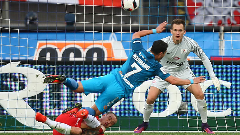 Андрей ЕЩЕНКО против ЖУЛИАНУ у ворота Артема РЕБРОВА. Фото Владислав ПЕТРОВСКИЙ Андрей ЕЩЕНКО против ЖУЛИАНУ у ворота Артема РЕБРОВА. Фото Владислав ПЕТРОВСКИЙ