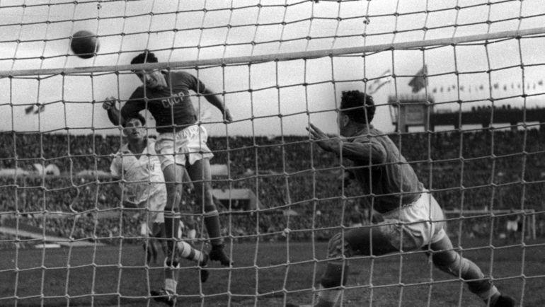 Никита СИМОНЯН забивает гол. Фото Олег НЕЕЛОВ Никита СИМОНЯН забивает гол. Фото Олег НЕЕЛОВ