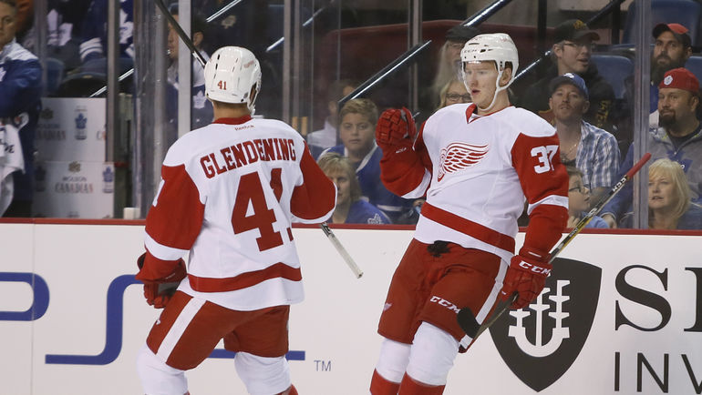 Евгений СВЕЧНИКОВ (справа) с высокой долей вероятности проведет весь сезон в АХЛ. Фото USA Today Евгений СВЕЧНИКОВ (справа) с высокой долей вероятности проведет весь сезон в АХЛ. Фото USA Today