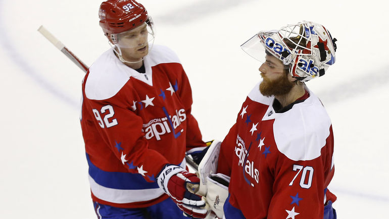 Евгений КУЗНЕЦОВ (слева) и Брэйден ХОЛТБИ. Фото USA Today Евгений КУЗНЕЦОВ (слева) и Брэйден ХОЛТБИ. Фото USA Today