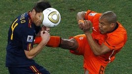 Найджел ДЕ ЙОНГ (справа) и Хаби АЛОНСО.