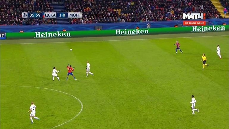 Страндбергу не удалось зацепиться за мяч в центре поля и попытаться развить контратаку. Страндбергу не удалось зацепиться за мяч в центре поля и попытаться развить контратаку.