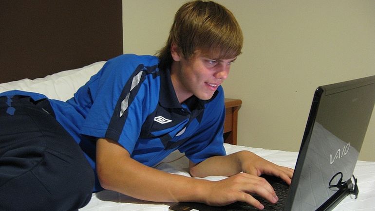 Александр КОКОРИН в сети. Фото Константин АЛЕКСЕЕВ Александр КОКОРИН в сети. Фото Константин АЛЕКСЕЕВ