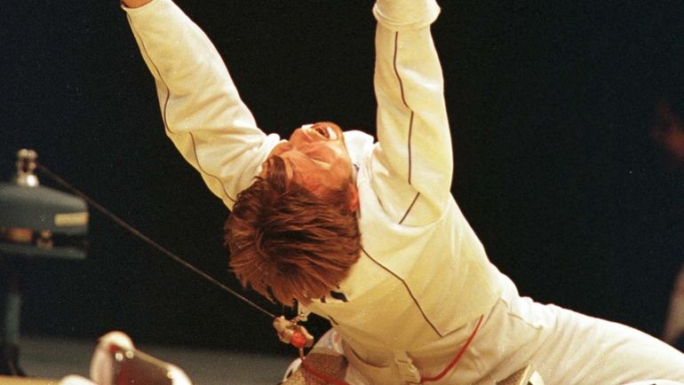 Павел КОЛОБКОВ - олимпийский чемпион-2000! Фото Андрей ГОЛОВАНОВ и Сергей КИВРИН Павел КОЛОБКОВ - олимпийский чемпион-2000! Фото Андрей ГОЛОВАНОВ и Сергей КИВРИН