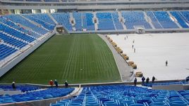 Понедельник. Санкт-Петербург. Выдвижное поле на стадионе.