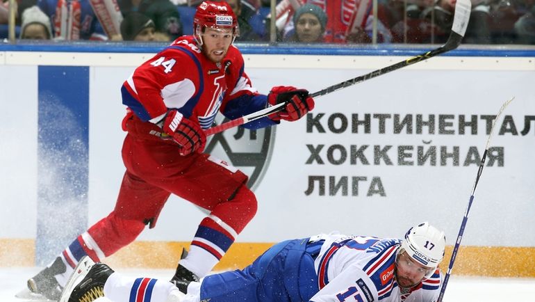 Владислав ГАВРИКОВ (слева) пропустит Кубок Карьяла из-за травмы. Фото Ярослав НЕЕЛОВ/РИА Новости Владислав ГАВРИКОВ (слева) пропустит Кубок Карьяла из-за травмы. Фото Ярослав НЕЕЛОВ/РИА Новости