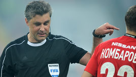 Алексей НИКОЛАЕВ (слева) назначен на столичное дерби.