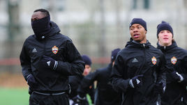 Вчера. Ватутинки. Ласина ТРАОРЕ, Карлуш СТРАНДБЕРГ и Мариу ФЕРНАНДЕС.