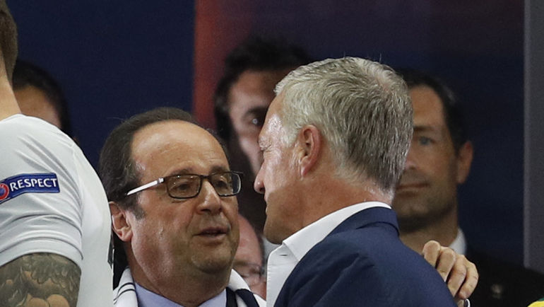 Франсуа ОЛЛАНД и главный тренер сборной Франции Дидье ДЕШАМ. Фото REUTERS Франсуа ОЛЛАНД и главный тренер сборной Франции Дидье ДЕШАМ. Фото REUTERS