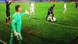 Криштиану Роналду наступил на лежавшего игрока 