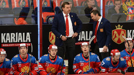 Суббота. Хельсинки. Швеция - Россия - 2:3. Олег ЗНАРОК и Илья ВОРОБЬЕВ на скамейке сборной.