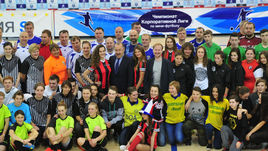 Куратор ТДК Валерий ГАЗЗАЕВ с участниками решающих матчей.