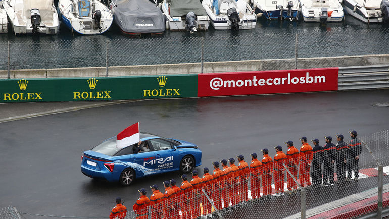 Низкий центр тяжести, внушительный запас хода на одной заправке и отличные динамические характеристики демонстрируют высокий потенциал Toyota Mirai в области автомобильного спорта. Низкий центр тяжести, внушительный запас хода на одной заправке и отличные динамические характеристики демонстрируют высокий потенциал Toyota Mirai в области автомобильного спорта.