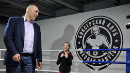 Вторник. Открытие боксерского клуба Николая Валуева. Николай ВАЛУЕВ и Энвика САДВАКАСОВА.