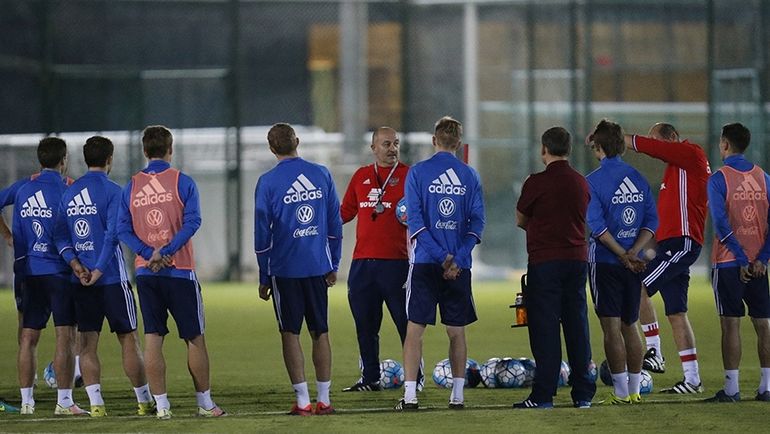 Станислав ЧЕРЧЕСОВ и его команда. Фото Константин РЫБИН, РФС Станислав ЧЕРЧЕСОВ и его команда. Фото Константин РЫБИН, РФС