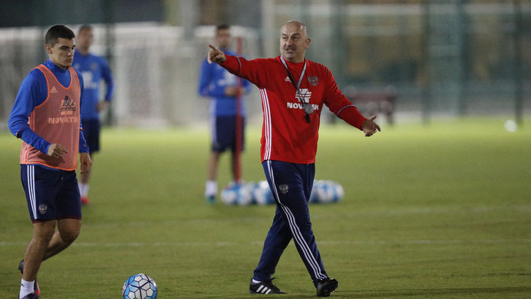 Роман ЗОБНИН и Станислав ЧЕРЧЕСОВ. Фото Константин РЫБИН, РФС Роман ЗОБНИН и Станислав ЧЕРЧЕСОВ. Фото Константин РЫБИН, РФС