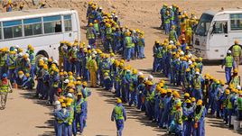 Трудовые мигранты, готовящие Катар к ЧМ-2022.