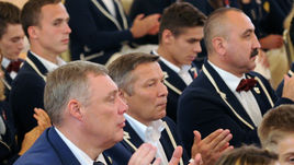 25 августа. Кремль. Чествование российских олимпийцев. Борис ИВАНЮЖЕНКОВ, Олег МЕНЬШИКОВ и Александр ЛЕБЗЯК.