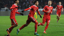 Вчера. Грозный. Россия - Румыния - 1:0. 90+3-я минута. Только что Магомед ОЗДОЕВ (в центре) принес сборной победу.