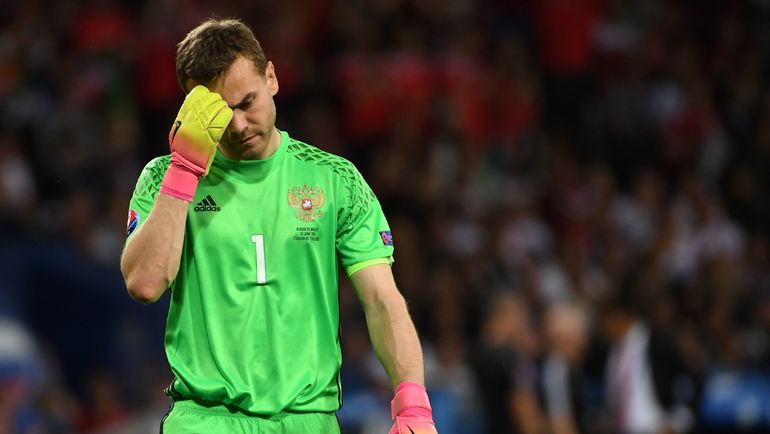20 июня. Тулуза. Россия - Уэльс - 0:3. Вратарь сборной России Игорь АКИНФЕЕВ. Фото AFP 20 июня. Тулуза. Россия - Уэльс - 0:3. Вратарь сборной России Игорь АКИНФЕЕВ. Фото AFP