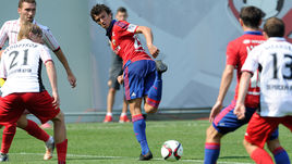 Роман ЕРЕМЕНКО (в центре).