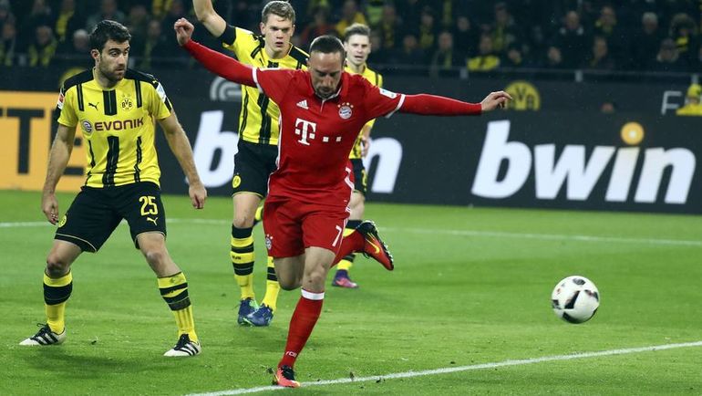 Франк РИБЕРИ забил красивый гол. Из явного офсайда. Фото REUTERS Франк РИБЕРИ забил красивый гол. Из явного офсайда. Фото REUTERS