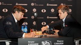 Сегодня. Нью-Йорк. Сергей КАРЯКИН (слева) и Магнус КАРЛСЕН.