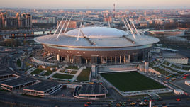 Октябрь. Вид на строящийся стадион на Крестовском острове.