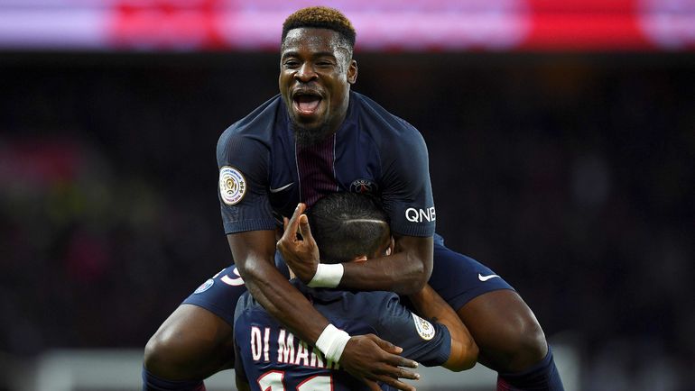 Сержу ОРЬЕ (сверху) запретили въезд в Англию. Фото AFP Сержу ОРЬЕ (сверху) запретили въезд в Англию. Фото AFP