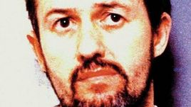 Барри БЕННЕЛЛ - тренер, насиловавший детей в 1980 - 1990-х годах.