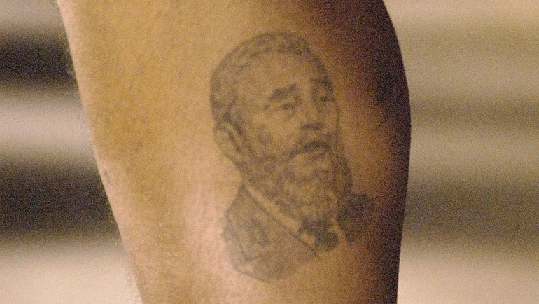 Татуировка с изображением Фиделя Кастро на ноге Диего Марадоны. Фото REUTERS Татуировка с изображением Фиделя Кастро на ноге Диего Марадоны. Фото REUTERS