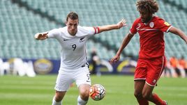 Один из лидеров сборной Новой Зеландии Крис ВУД (слева).