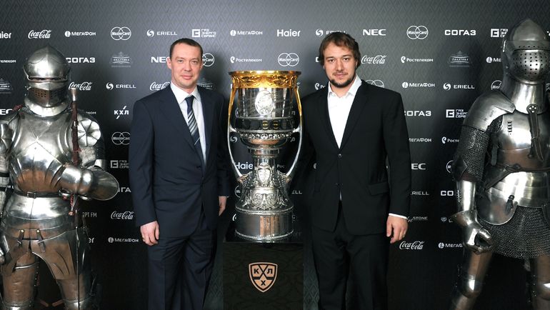 Сергей МОЗЯКИН и Ян КОВАРЖ. Фото photo.khl.ru Сергей МОЗЯКИН и Ян КОВАРЖ. Фото photo.khl.ru