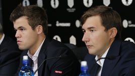 Победитель матча за шахматную корону между Магнусом КАРЛСЕНОМ (слева) и Сергеем КАРЯКИНЫМ решится на тай-брейке.