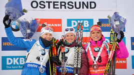 Кайса МЯКЯРЯЙНЕН, Мари ДОРЕН-АБЕР и Габриэла КОУКАЛОВА - тройка призеров в женском спринте.