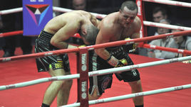 Суббота. Москва. Денис ЛЕБЕДЕВ (слева) уступил Мурату ГАССИЕВУ пояс чемпиона мира в первом тяжелом весе по версии IBF.