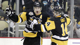 Евгений МАЛКИН (слева).