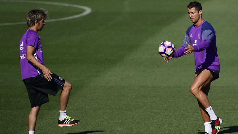 Фабиу КОЭНТРАУ (слева) и Криштиану РОНАЛДУ. Фото AFP Фабиу КОЭНТРАУ (слева) и Криштиану РОНАЛДУ. Фото AFP