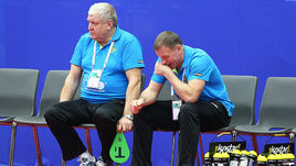 Среда. Хальсинборг. Румыния - Россия - 22:17. Евгений ТРЕФИЛОВ (слева).