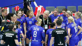 Главный тренер сборной России Евгений ТРЕФИЛОВ дает установку своим подопечным.