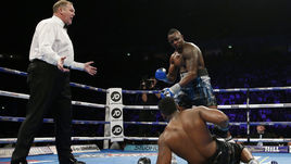 Сегодня. Манчестер. Дерек ЧИСОРА не устоял перед Диллианом УАЙТОМ.