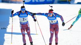 Сегодня. Поклюка. Антон ШИПУЛИН (слева) принимает эстафету от Матвея ЕЛИСЕЕВА.