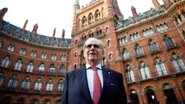 9 декабря. Лондон. Ричард МАКЛАРЕН после представления второй части своего доклада.