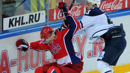 Александр КУТУЗОВ (слева) выставлен ЦСКА на драфт отказов.