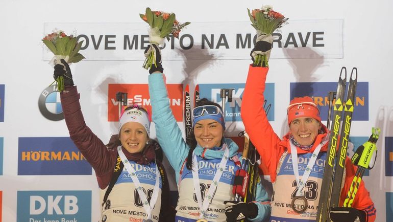 Татьяна АКИМОВА (в центре), Анаис ШЕВАЛЬЕ (слева) и Сьюзен ДАНКЛИ. Фото AFP Татьяна АКИМОВА (в центре), Анаис ШЕВАЛЬЕ (слева) и Сьюзен ДАНКЛИ. Фото AFP