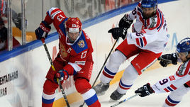 Сегодня. Москва. Россия - Чехия - 5:1. Звено Павел ДАЦЮК (слева) был одним из лучших в этой игре.