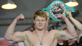 Александр ПОВЕТКИН на церемонии взвешивания перед предыдущим отмененным боем.